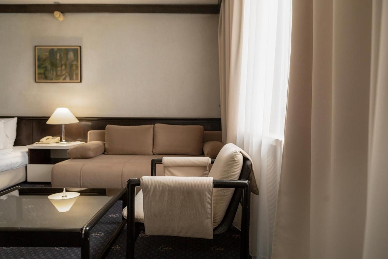 Hotel Holiday Σαράγεβο Εξωτερικό φωτογραφία